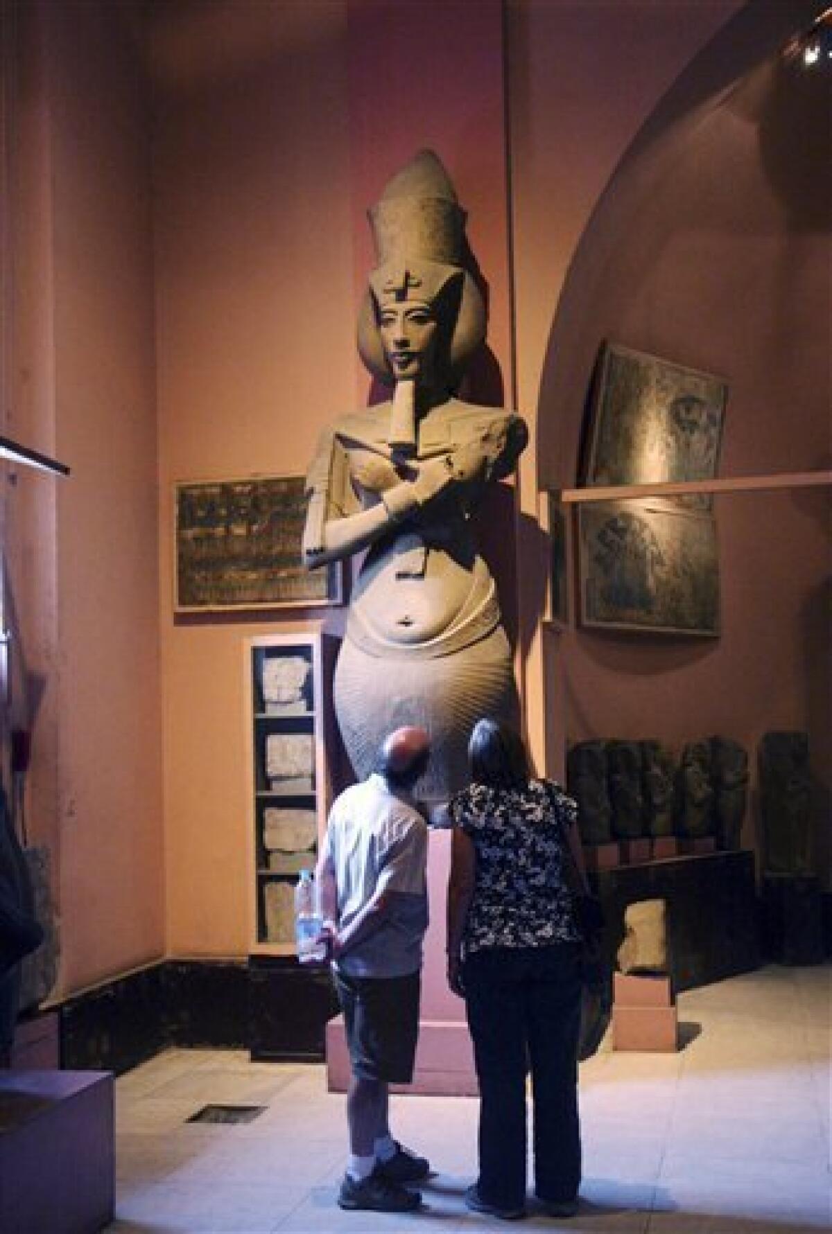 Мумию египетского фараона развернули виртуально (фото)